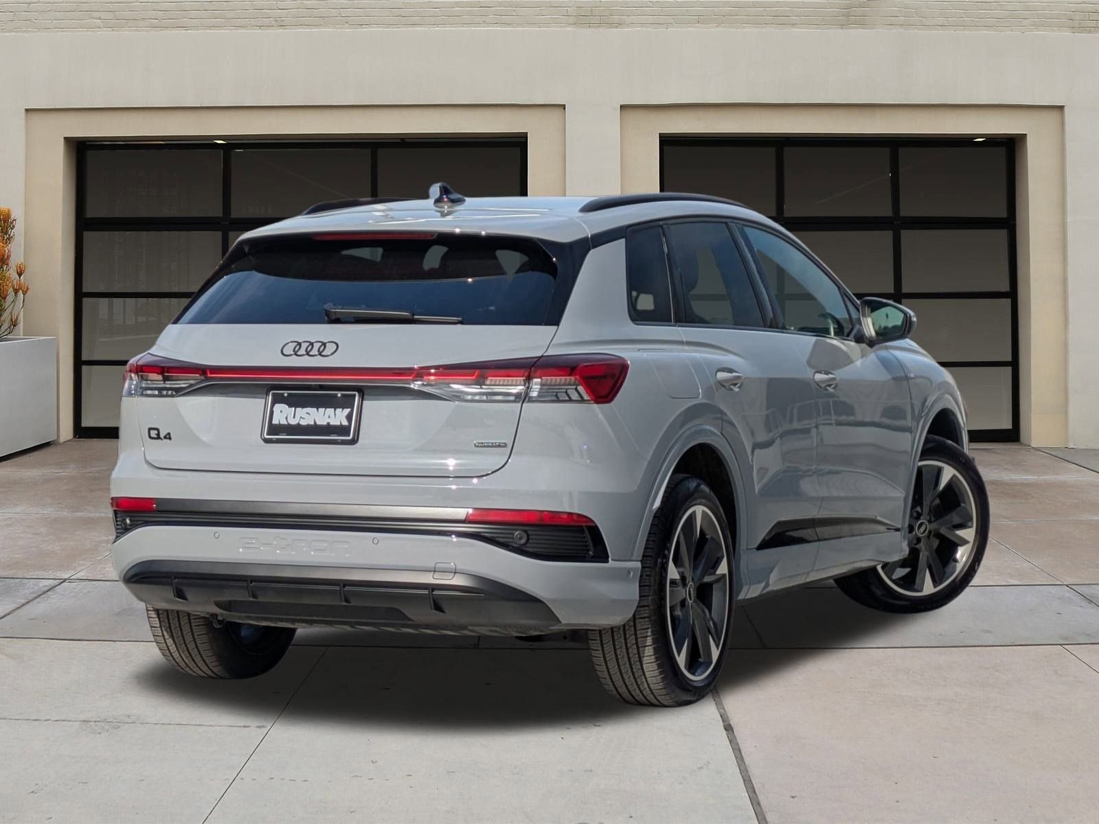 Used 2024 Audi Q4 e-tron Premium Plus w/ Premium Plus image 4