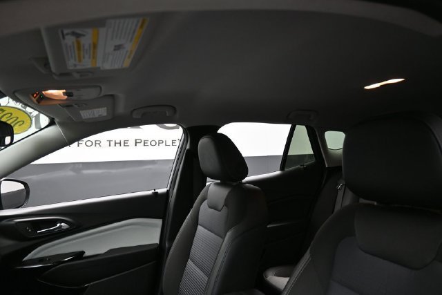 Used 2025 Chevrolet Trax LT FWD image 18