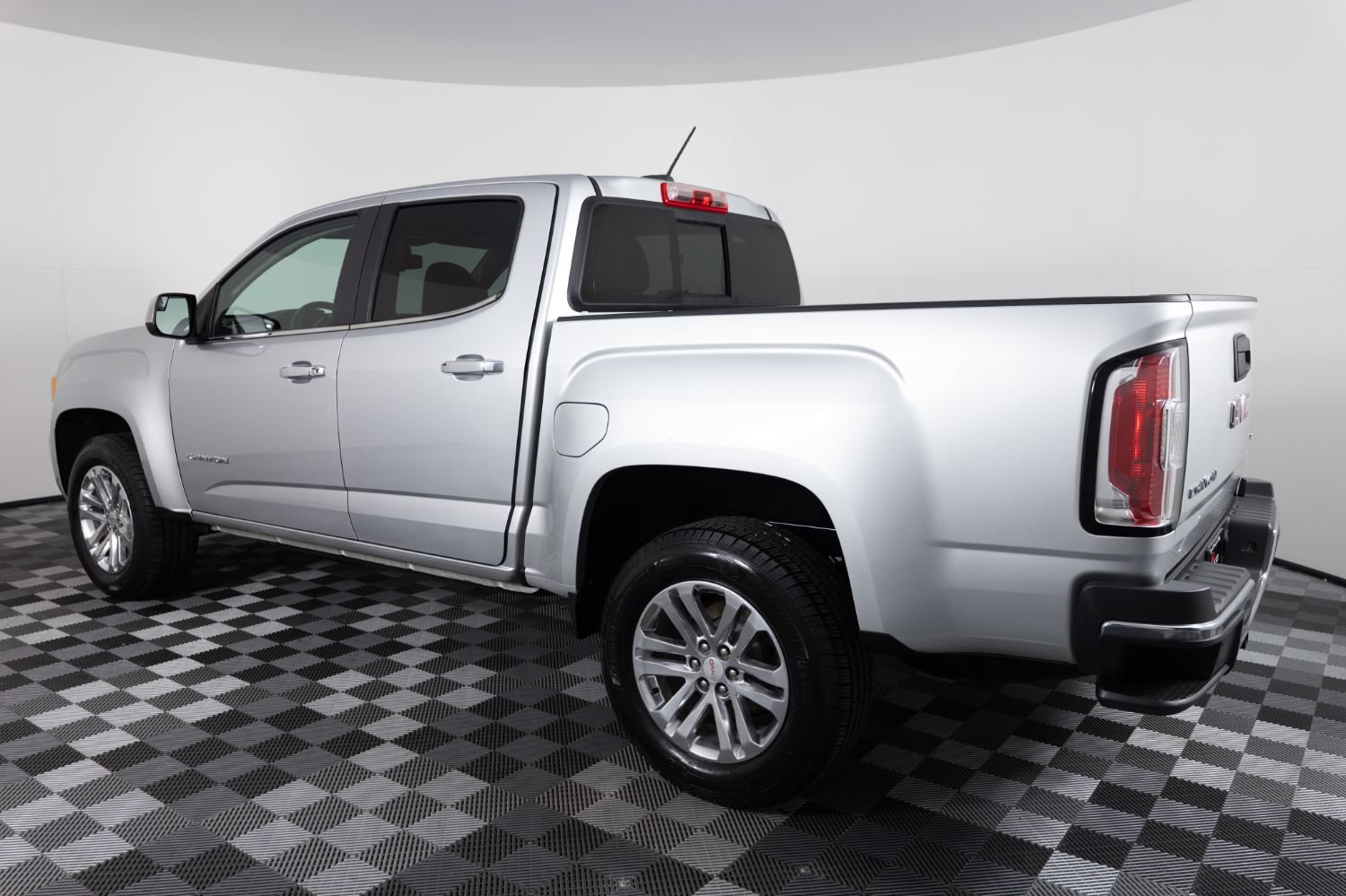 Used 2016 GMC Canyon SLT w/ Driver Alert Package RWD image 4