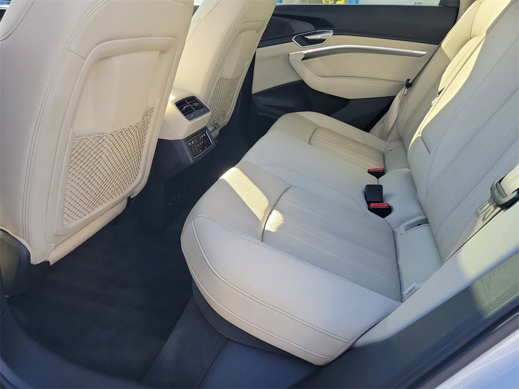 Used 2021 Audi e-tron Premium Plus w/ Premium Plus Package image 16