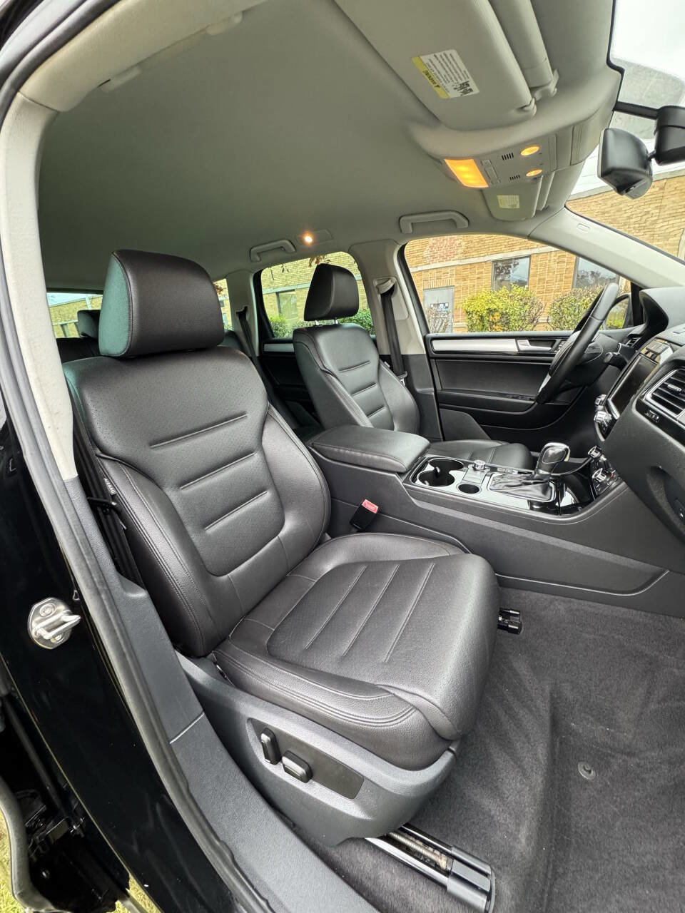 Used 2012 Volkswagen Touareg Sport image 13