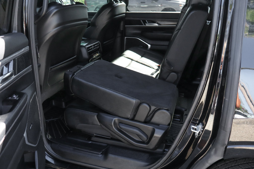 Used 2024 Jeep Wagoneer Series II RWD image 45