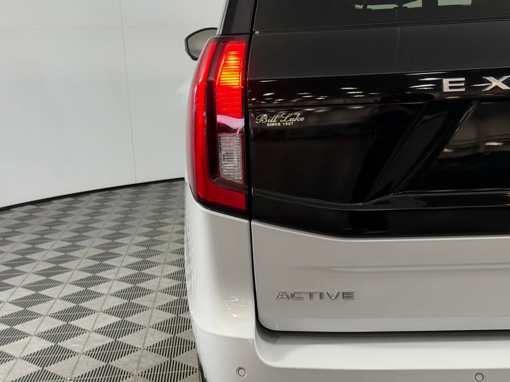 Used 2025 Ford Expedition Active AWD/4WD image 14