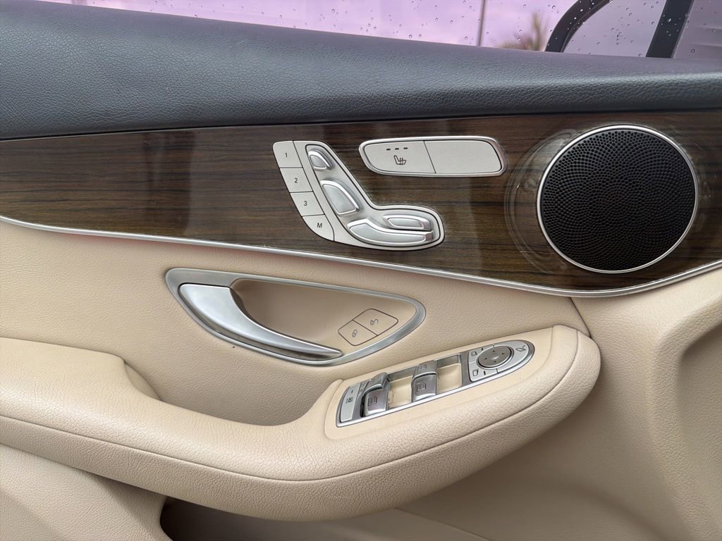 Used 2021 Mercedes-Benz GLC 300 GLC 300 image 26