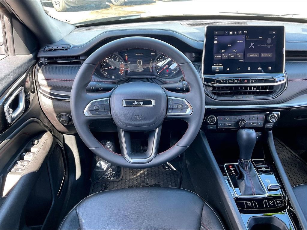 Used 2025 Jeep Compass Trailhawk image 16