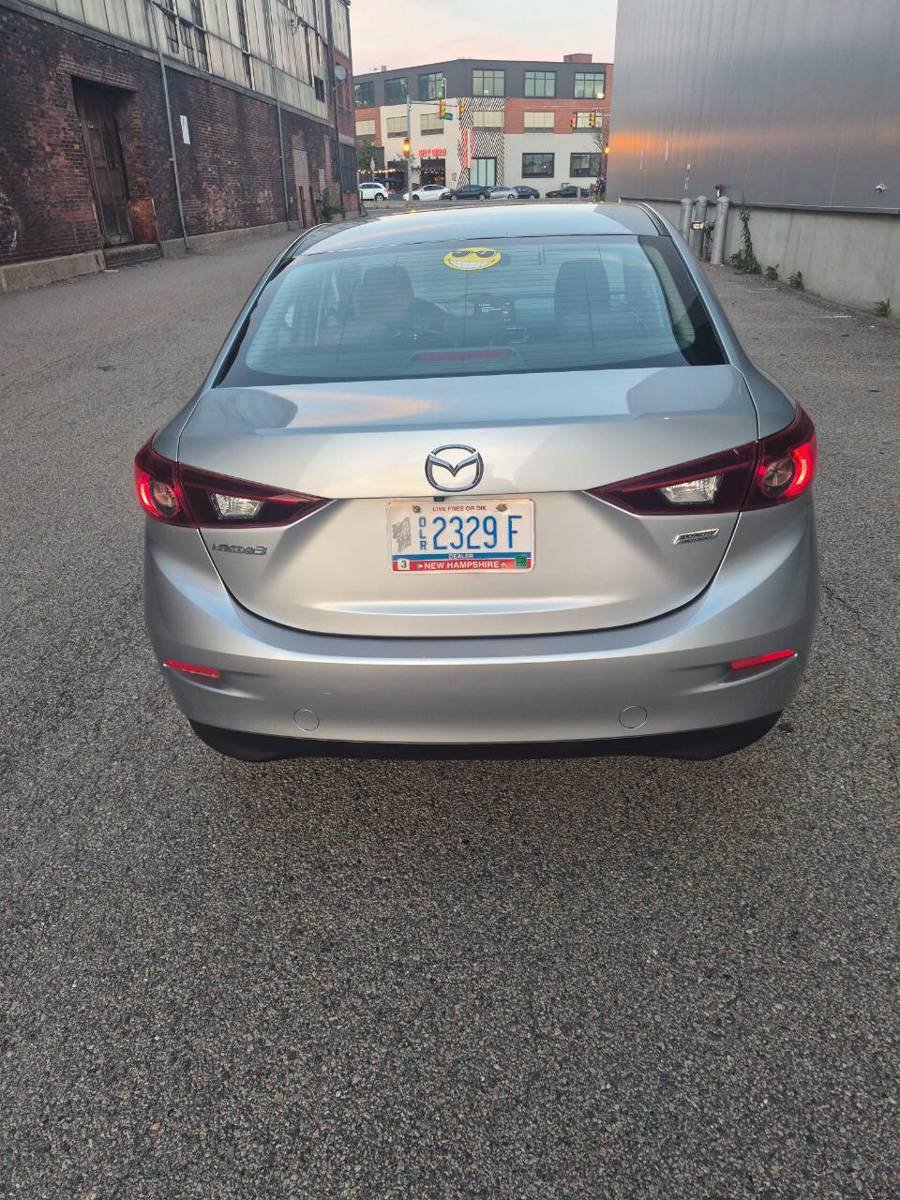 Used 2017 MAZDA MAZDA3 Sport w/ Preferred Equipment Package FWD image 5