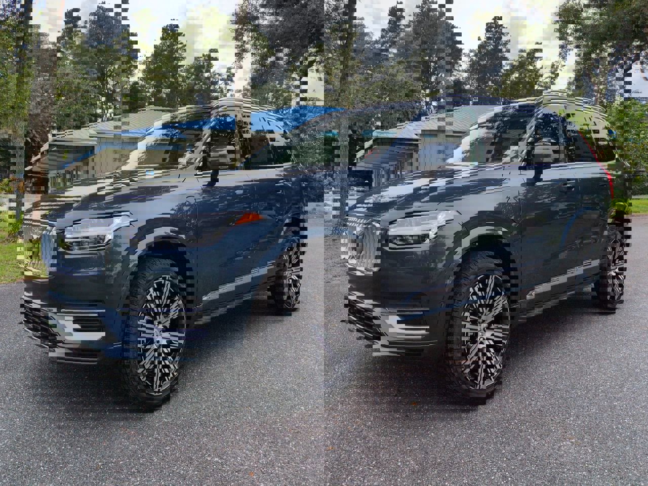 New 2025 Volvo XC90 T8 Plus w/ Protection Package Premier image 8