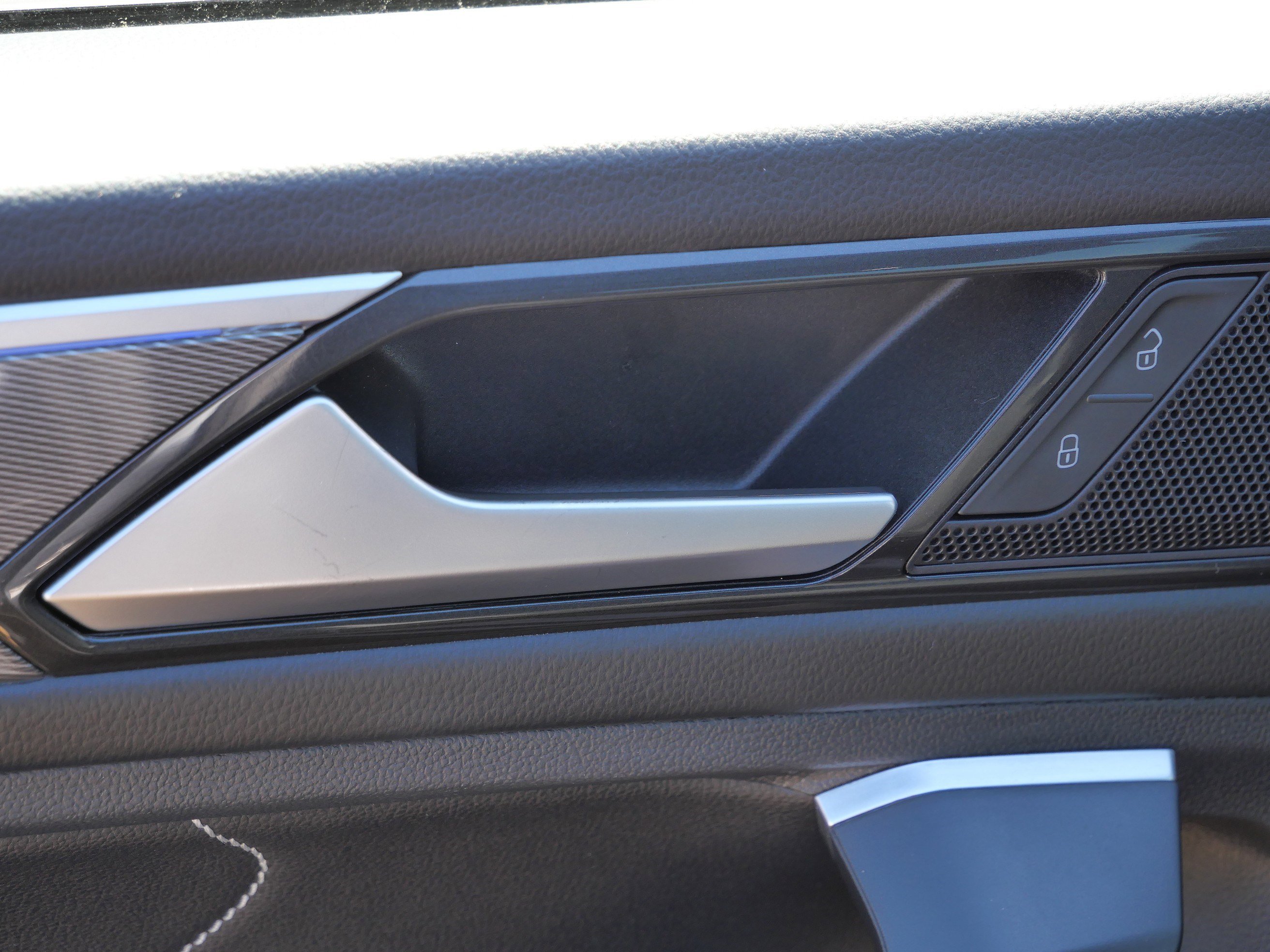 Certified 2023 Volkswagen Tiguan SE R-Line image 20