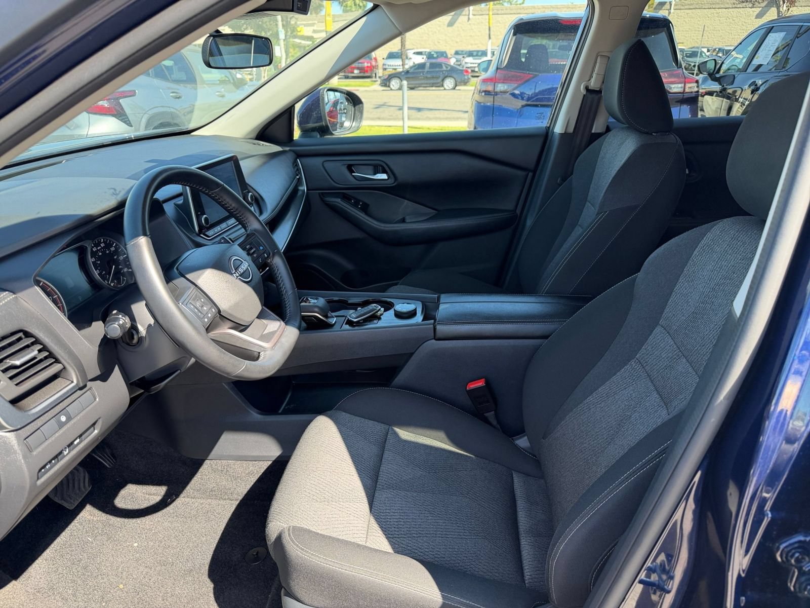 Used 2025 Nissan Rogue SV AWD/4WD image 29