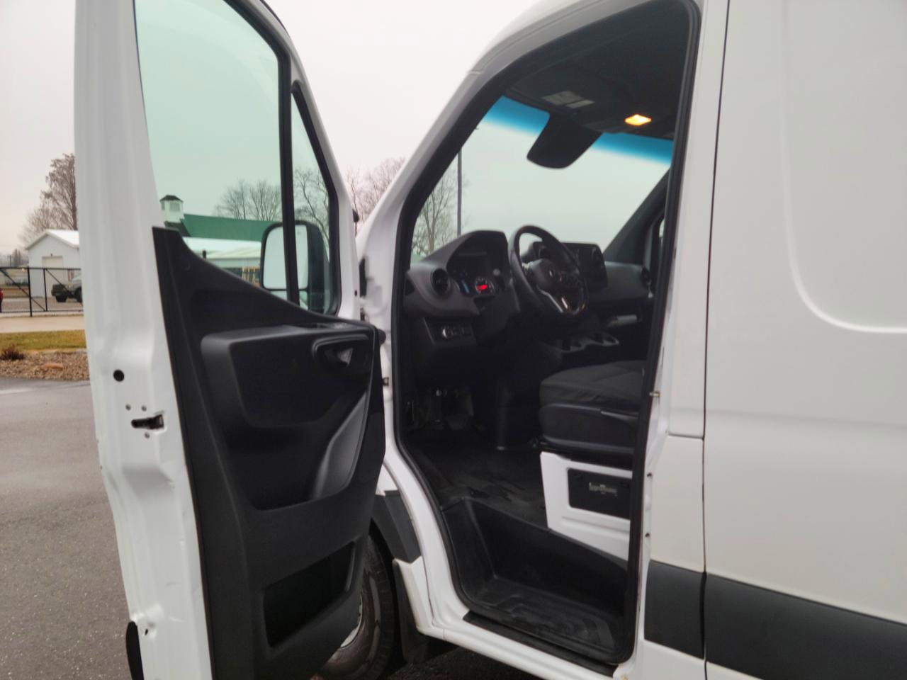 Used 2022 Mercedes-Benz Sprinter 1500 image 7
