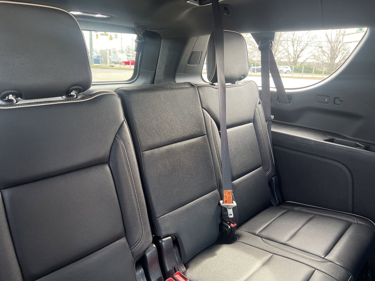 Used 2023 Chevrolet Suburban Premier image 24