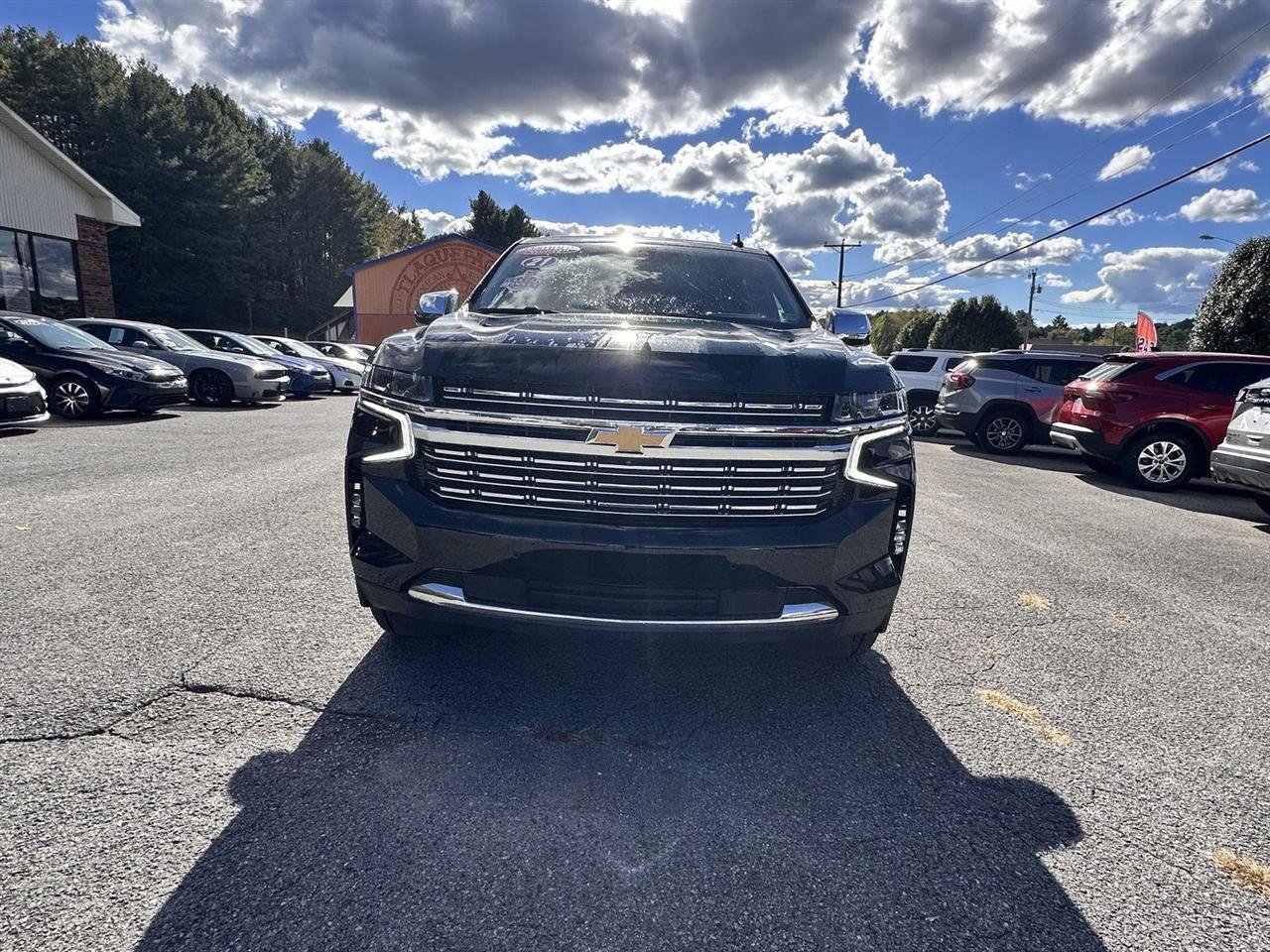 Used 2021 Chevrolet Suburban Premier w/ Premium Package RWD image 2