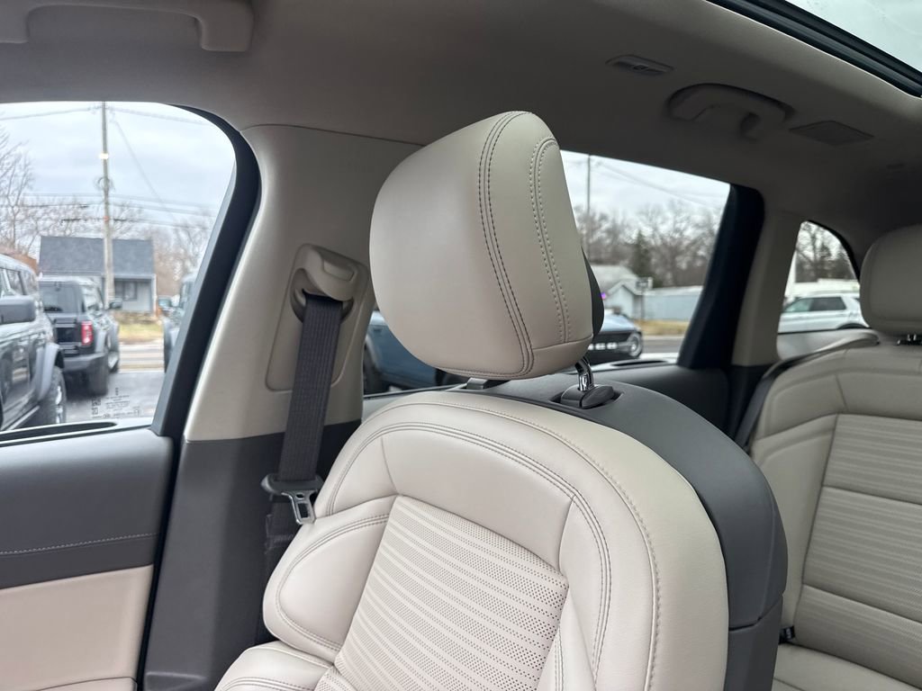 Used 2025 Lincoln Nautilus Reserve image 45