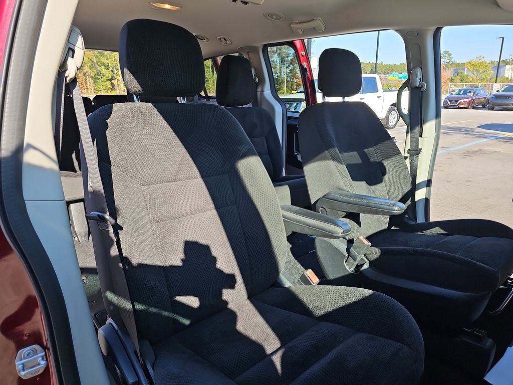 Used 2020 Dodge Grand Caravan SE w/ UConnect Hands-Free Group image 12