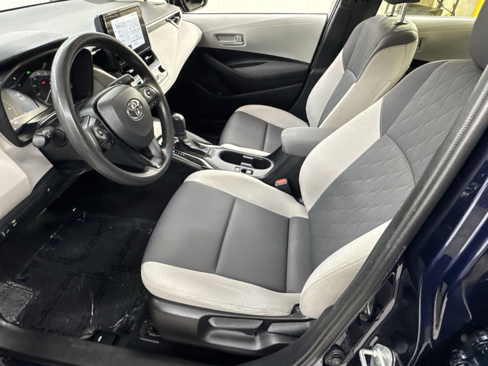 Used 2025 Toyota Corolla LE FWD image 7