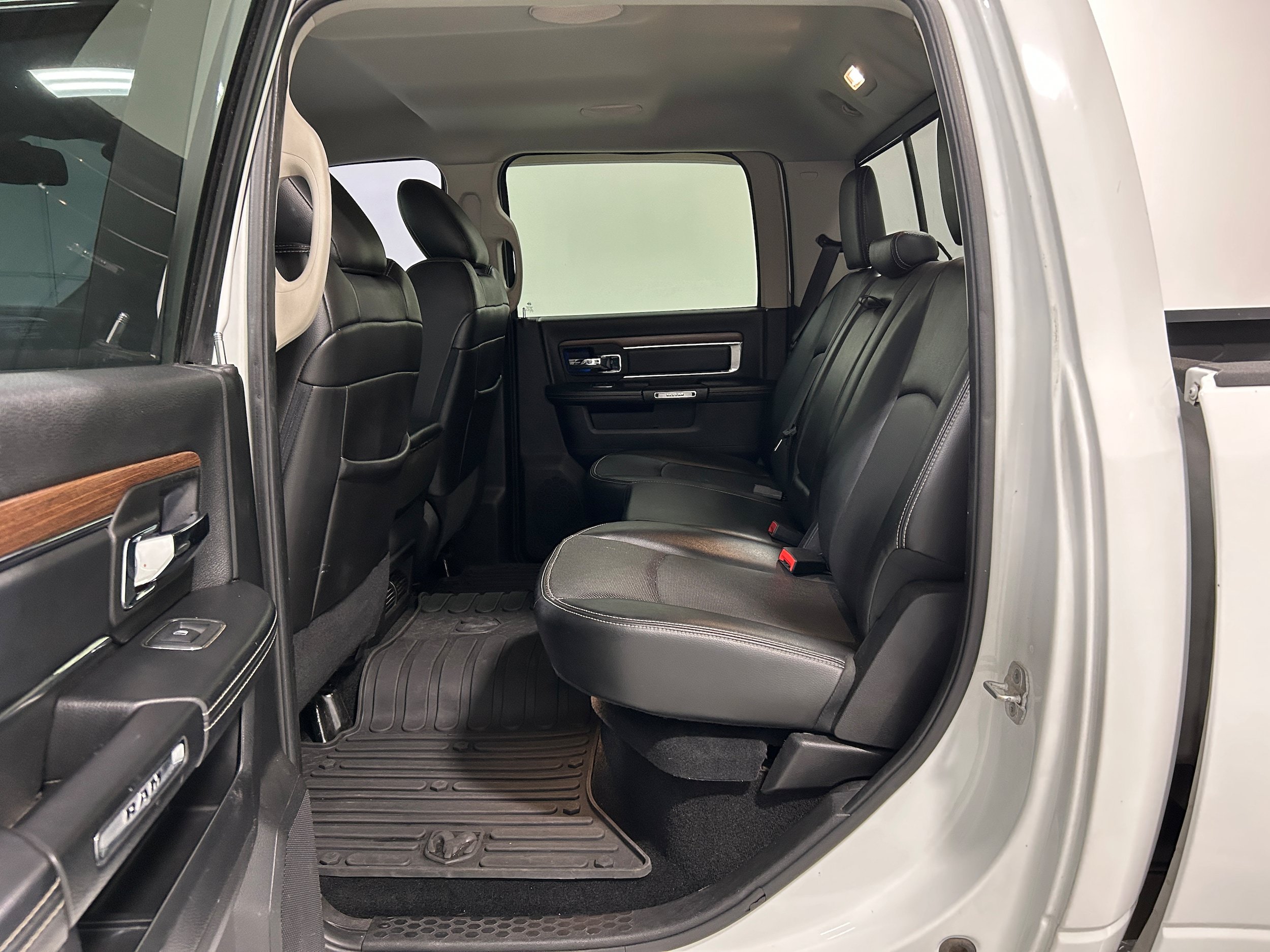 Used 2013 RAM 3500 Laramie RWD image 28