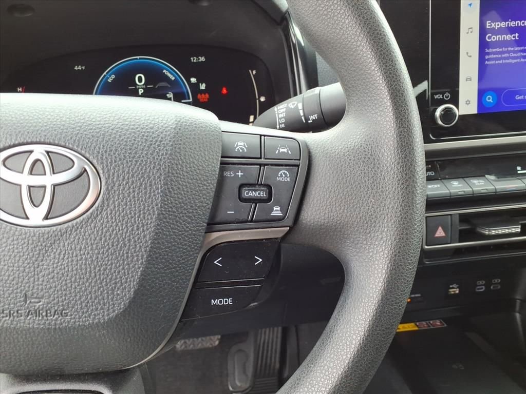 Used 2025 Toyota Camry LE image 27