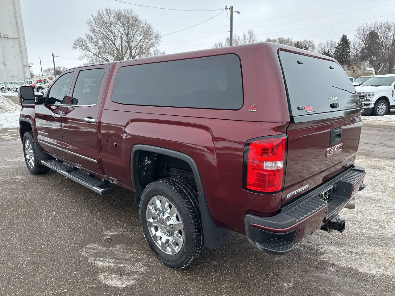 Used 2017 GMC Sierra 2500 Denali w/ Duramax Plus Package AWD/4WD image 3