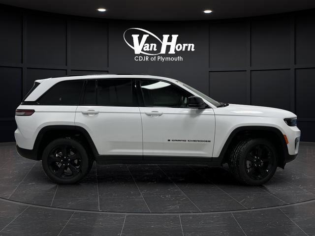 New 2025 Jeep Grand Cherokee Limited w/ Black Appearance Package image 2