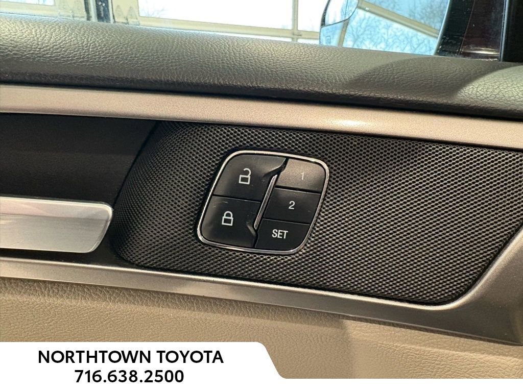 Used 2017 Ford Fusion SE FWD image 29