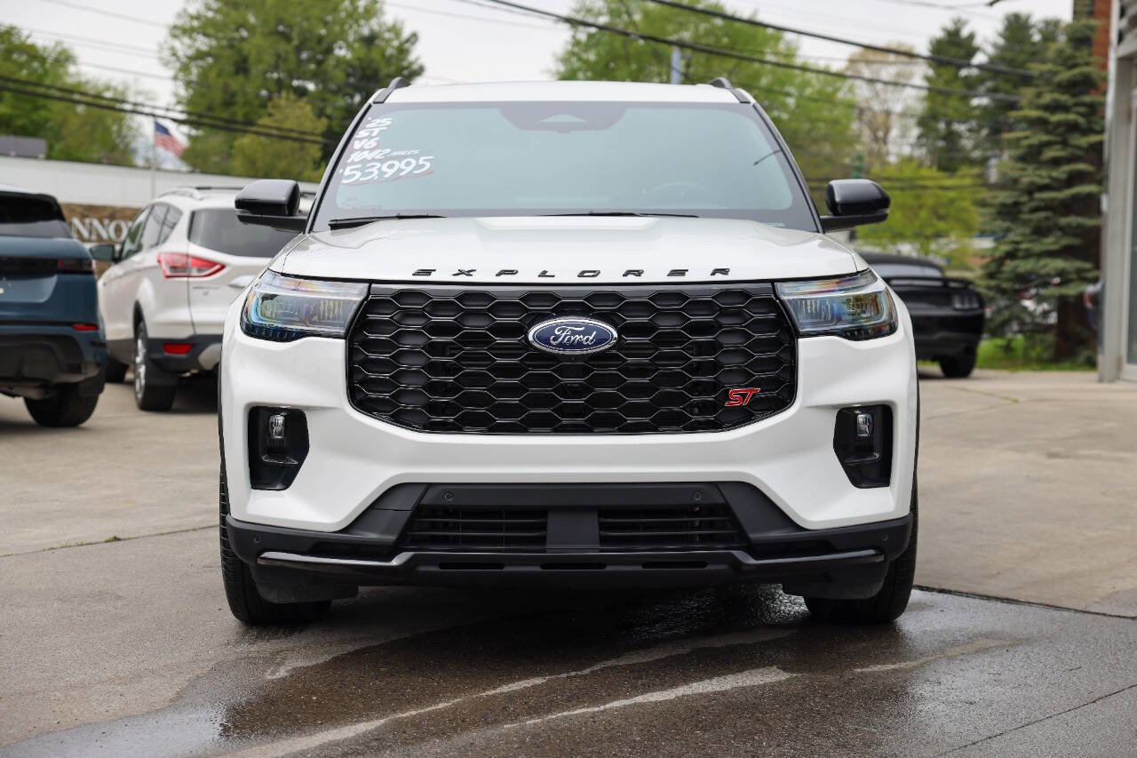 Used 2025 Ford Explorer ST AWD/4WD image 8