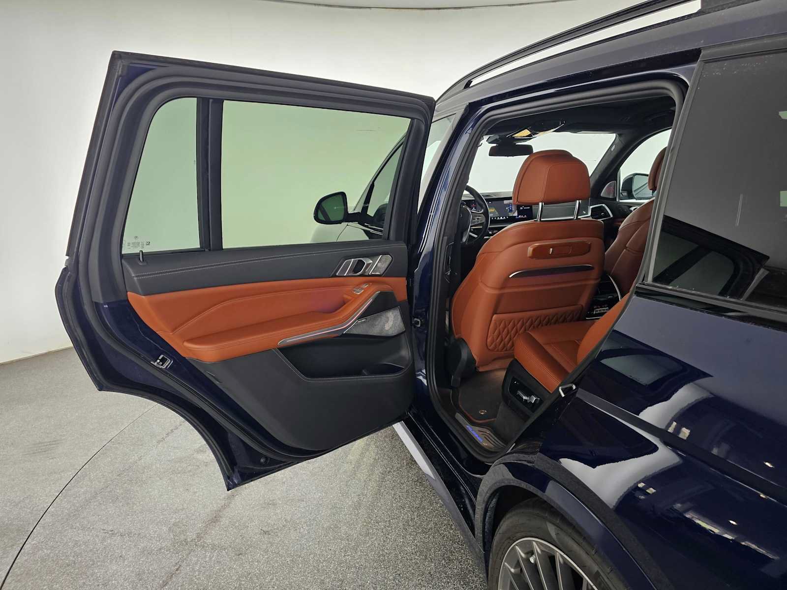 Used 2025 BMW ALPINA XB7 AWD/4WD image 17