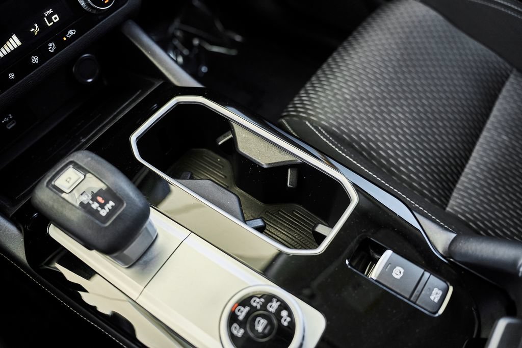 Used 2025 Mitsubishi Outlander ES FWD image 29