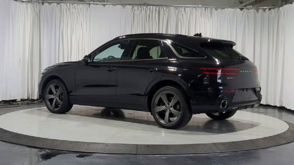 Used 2024 Genesis GV70 3.5T Sport w/ Sport Prestige Package image 6