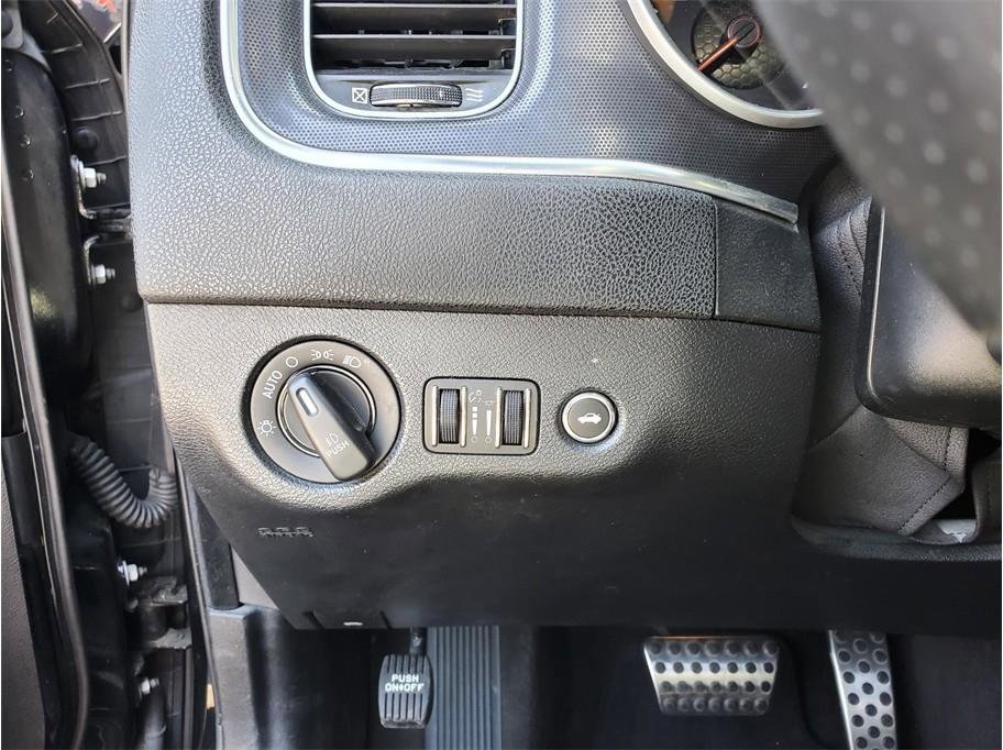 Used 2016 Dodge Charger SRT w/ Harman/Kardon Audio Group RWD image 29