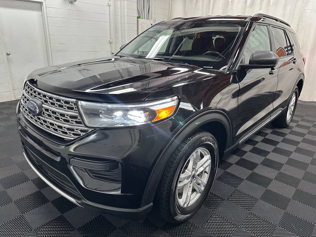 Used 2022 Ford Explorer XLT AWD/4WD image 4