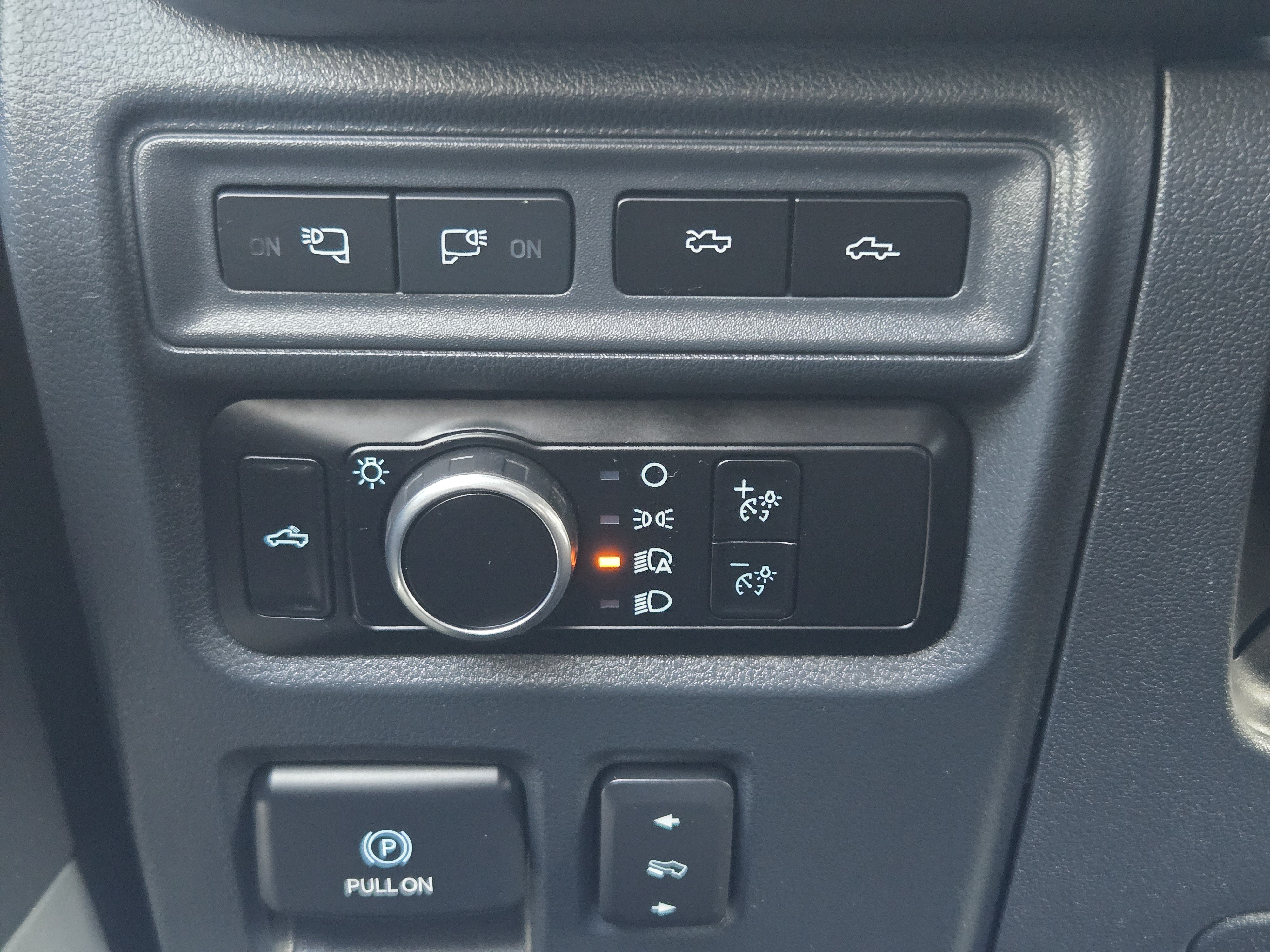Used 2023 Ford F150 Lightning Platinum AWD/4WD image 17