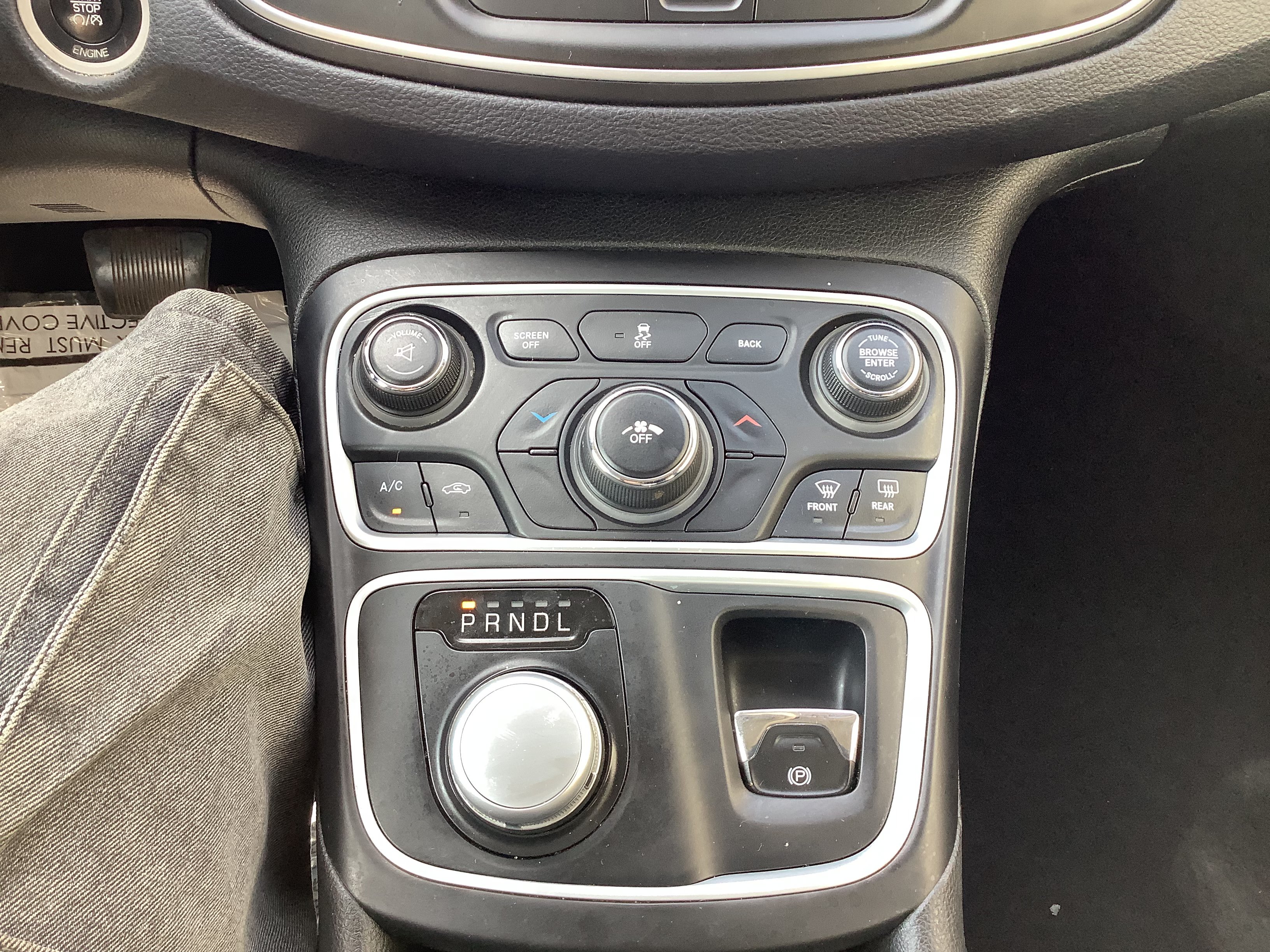 Used 2015 Chrysler 200 Limited w/ Convenience Group FWD image 15