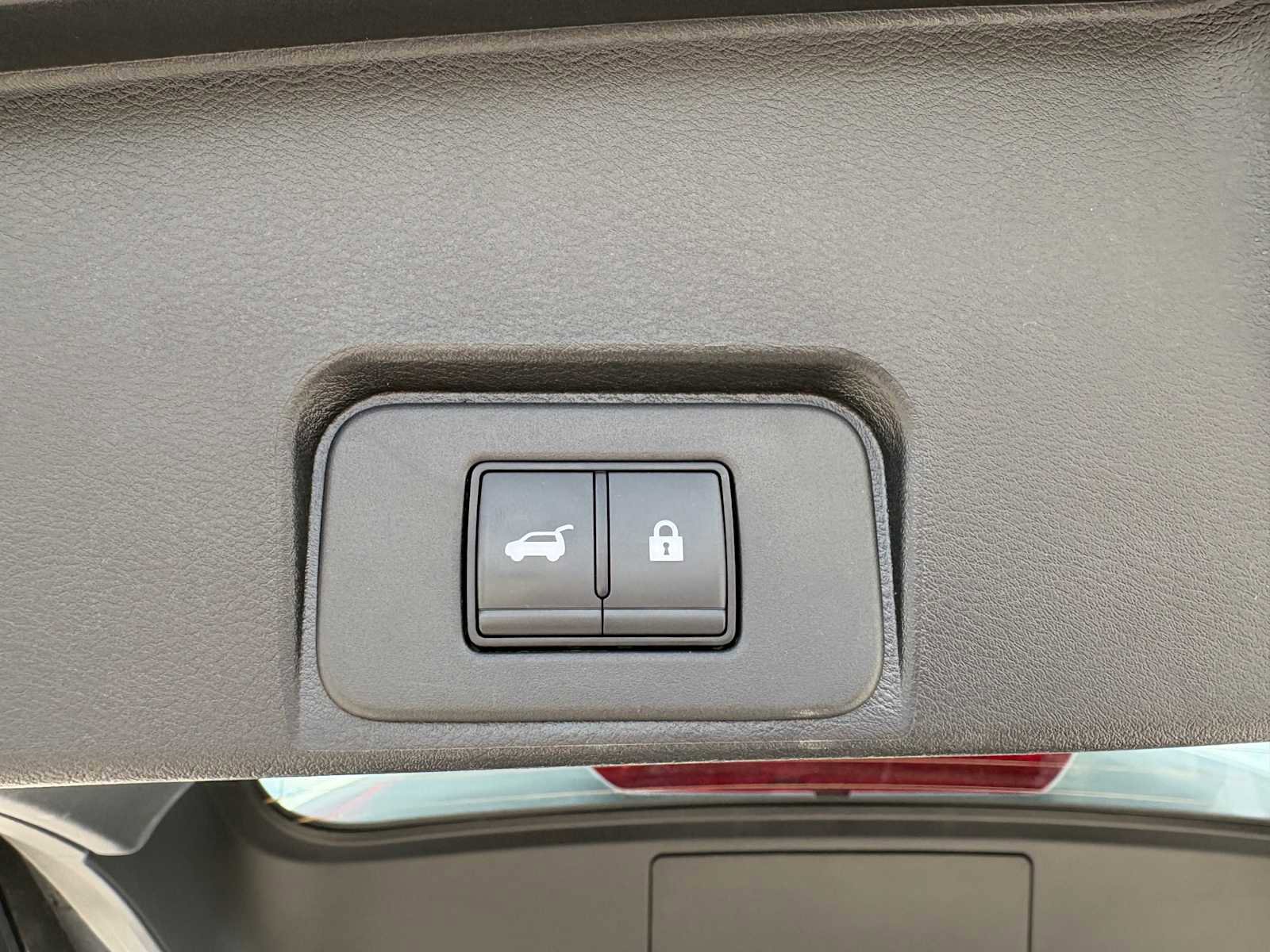 Used 2025 Nissan Rogue SV AWD/4WD image 6