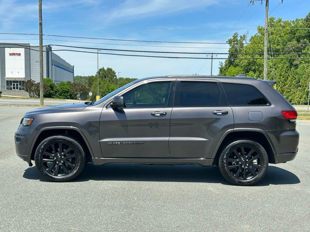 Used 2020 Jeep Grand Cherokee Altitude AWD/4WD image 4