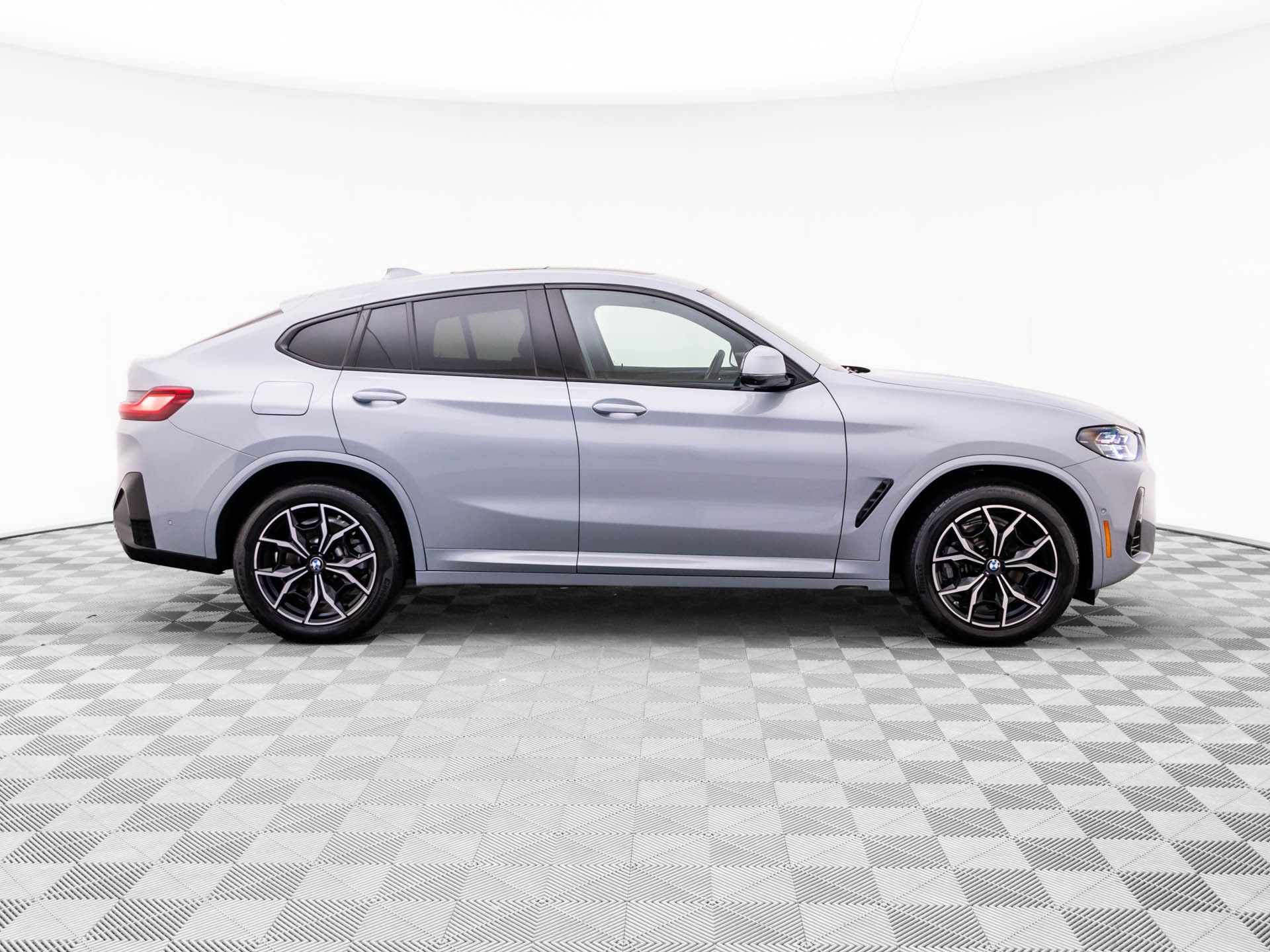 Certified 2025 BMW X4 xDrive30i w/ Premium Package AWD/4WD image 6