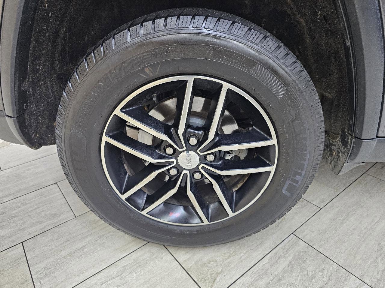 Used 2017 Jeep Grand Cherokee Trailhawk AWD/4WD image 40