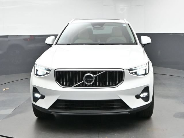 Used 2023 Volvo XC40 B5 Ultimate w/ Protection Package Premier AWD/4WD image 3