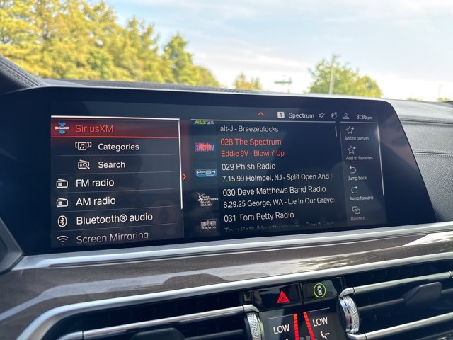 Used 2022 BMW X5 xDrive40i w/ Premium Package AWD/4WD image 11