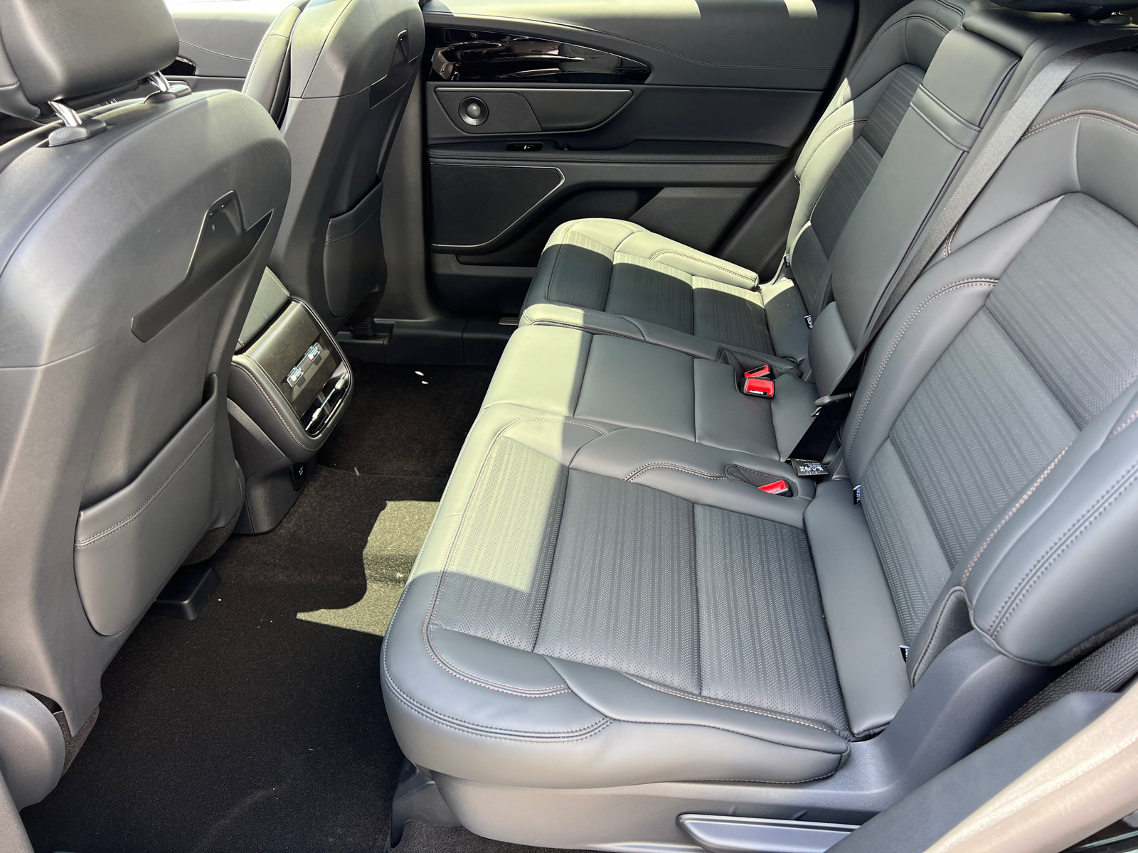 New 2026 Lincoln Nautilus Reserve w/ Jet Appearance Package AWD/4WD image 23