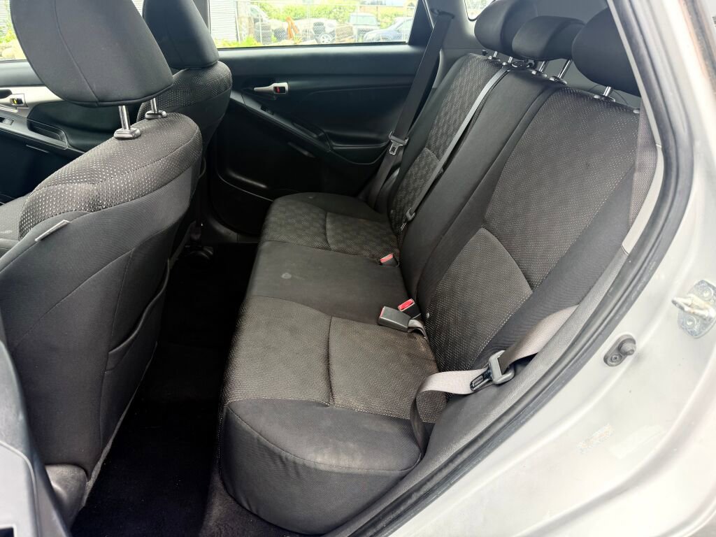 Used 2009 Pontiac Vibe w/ Preferred Package FWD image 9