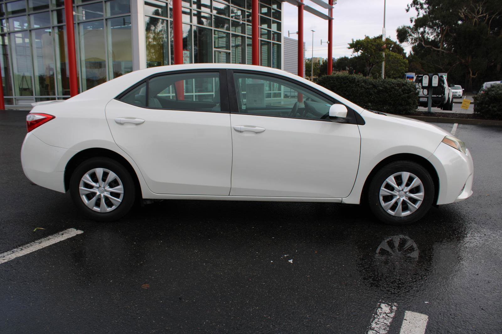 Used 2014 Toyota Corolla LE image 9