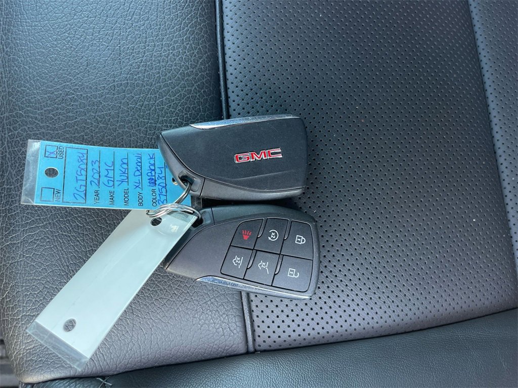 Used 2023 GMC Yukon XL Denali image 42
