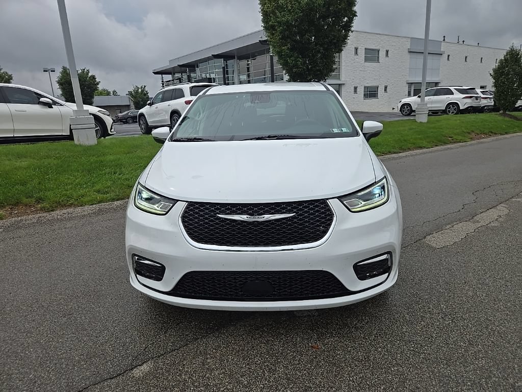 Used 2023 Chrysler Pacifica Touring-L FWD image 10
