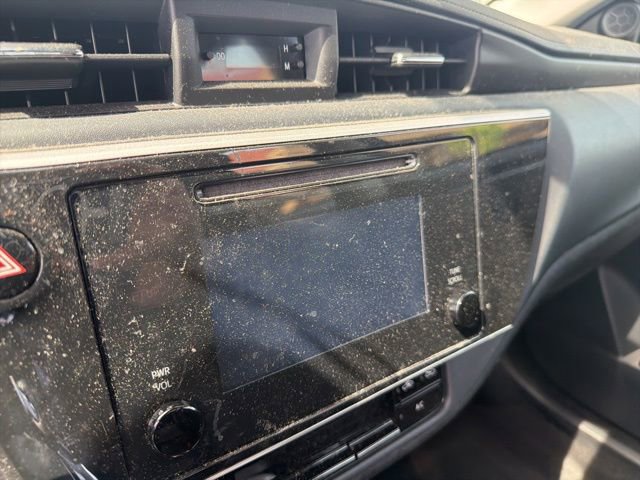 Used 2018 Toyota Corolla LE FWD image 12