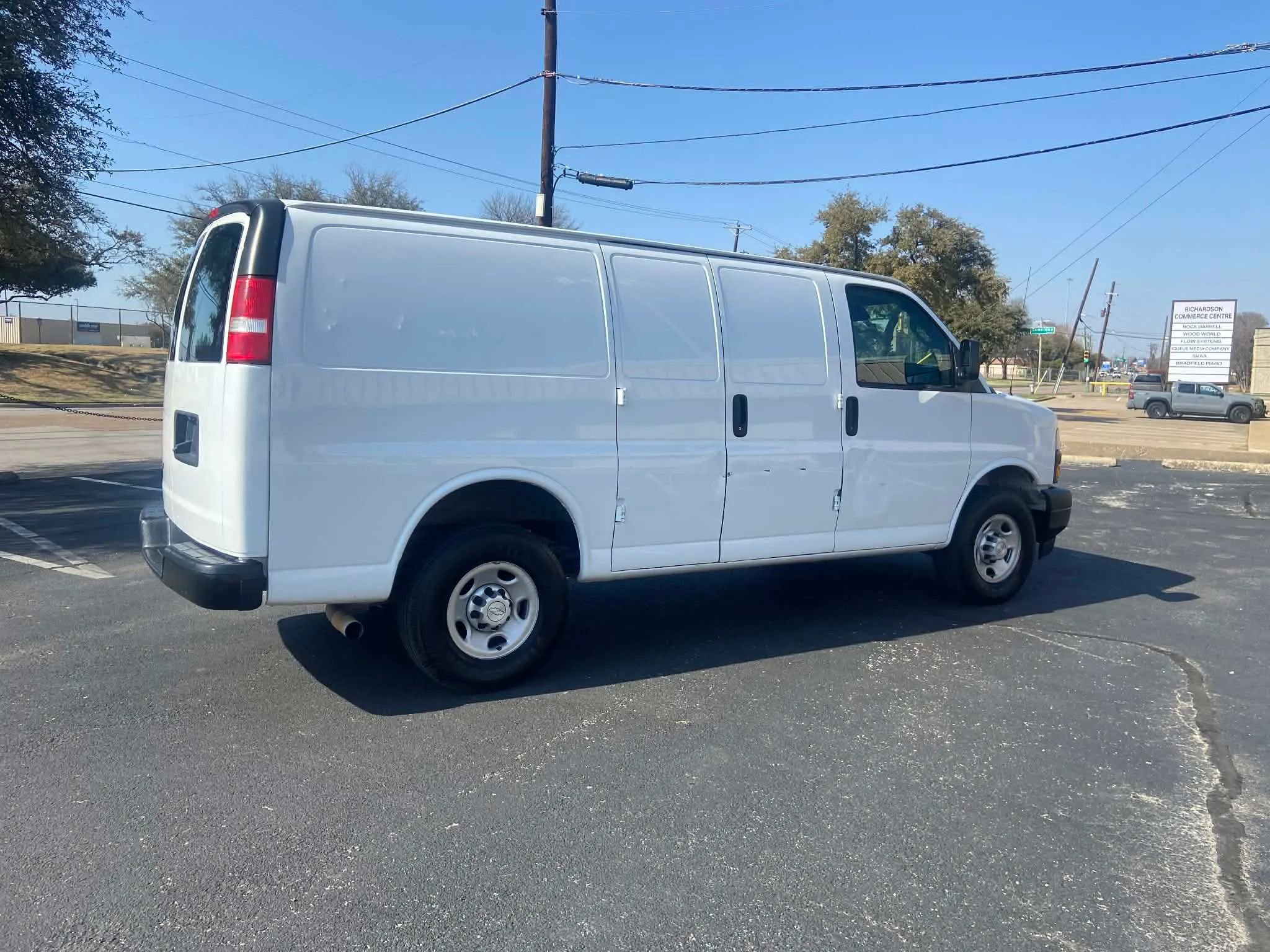 Used 2019 Chevrolet Express 2500 image 4