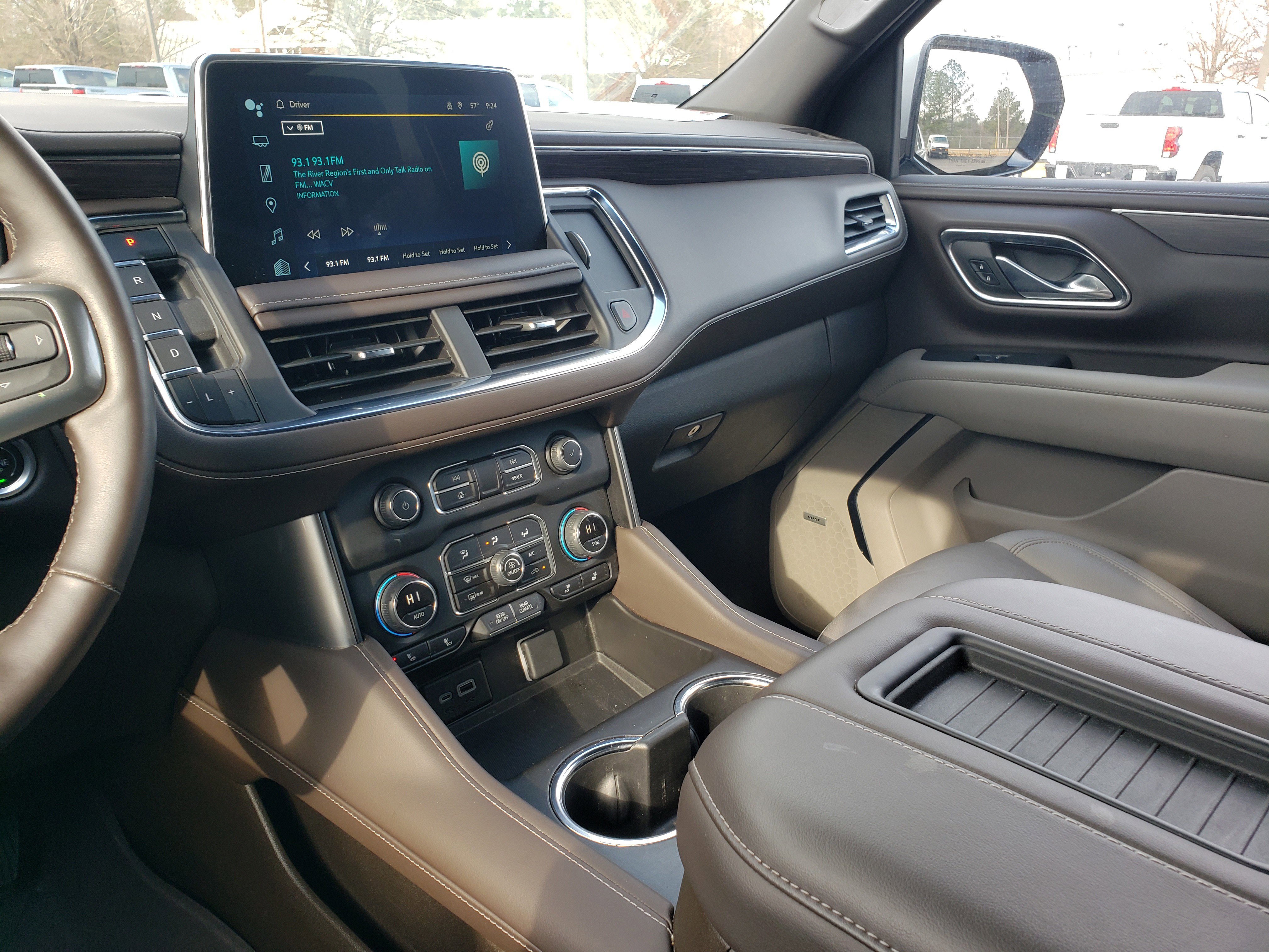 Used 2024 Chevrolet Tahoe LT w/ Luxury Package image 18