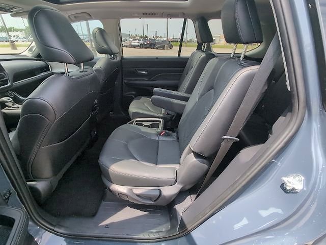 Used 2025 Toyota Grand Highlander AWD image 10