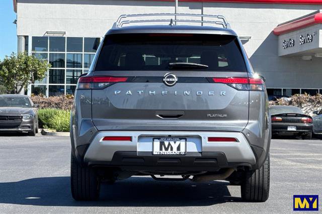 Used 2023 Nissan Pathfinder Platinum image 5