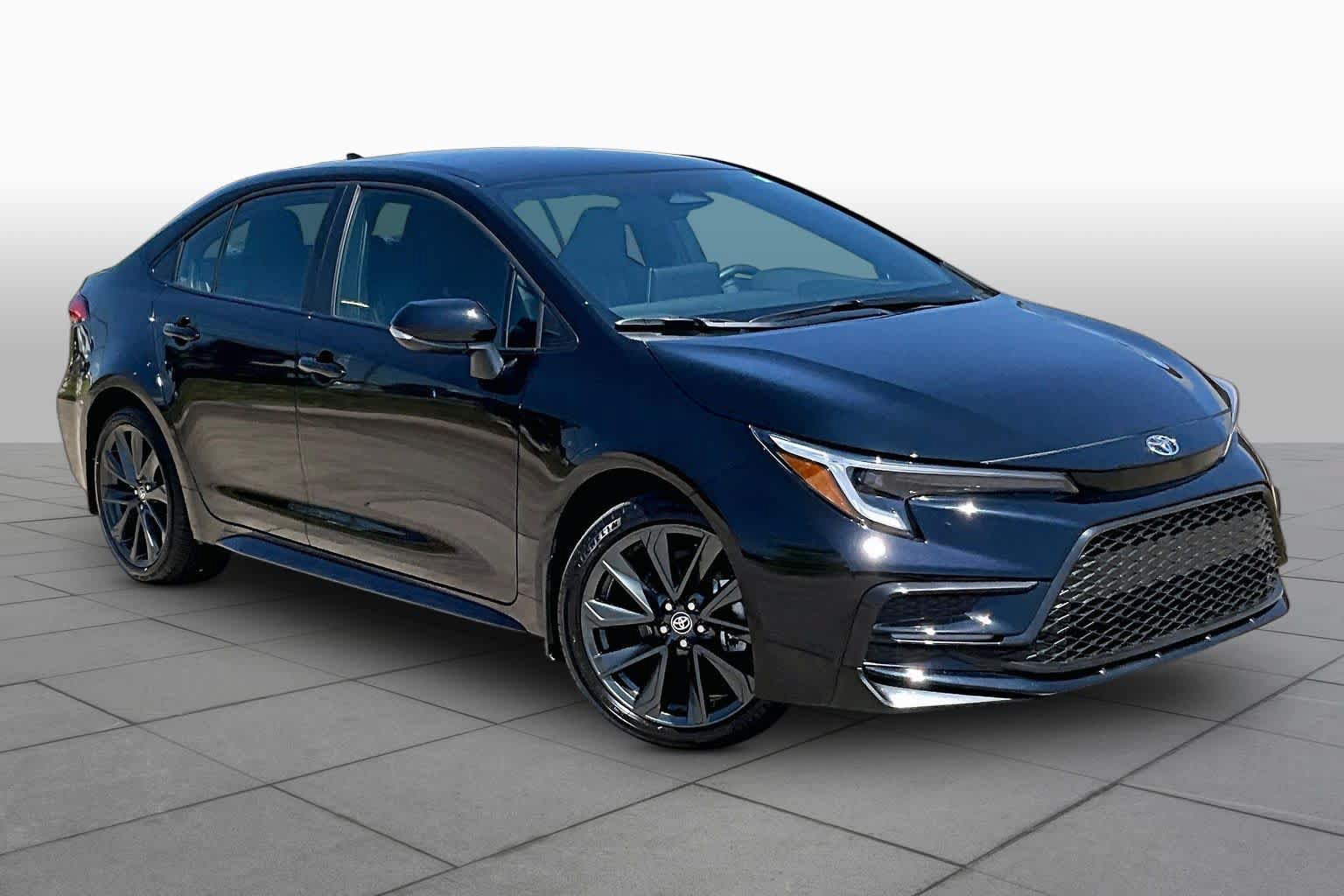 Used 2026 Toyota Corolla SE w/ SE Package FWD image 3