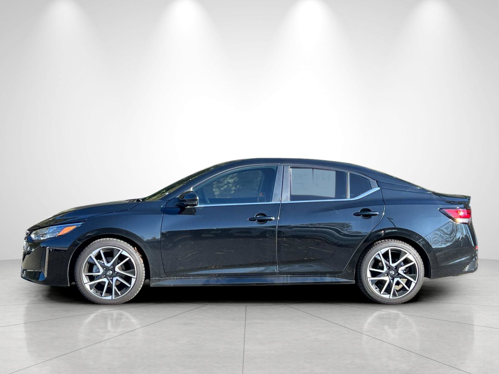 Used 2024 Nissan Sentra SR w/ SR Premium Package image 2